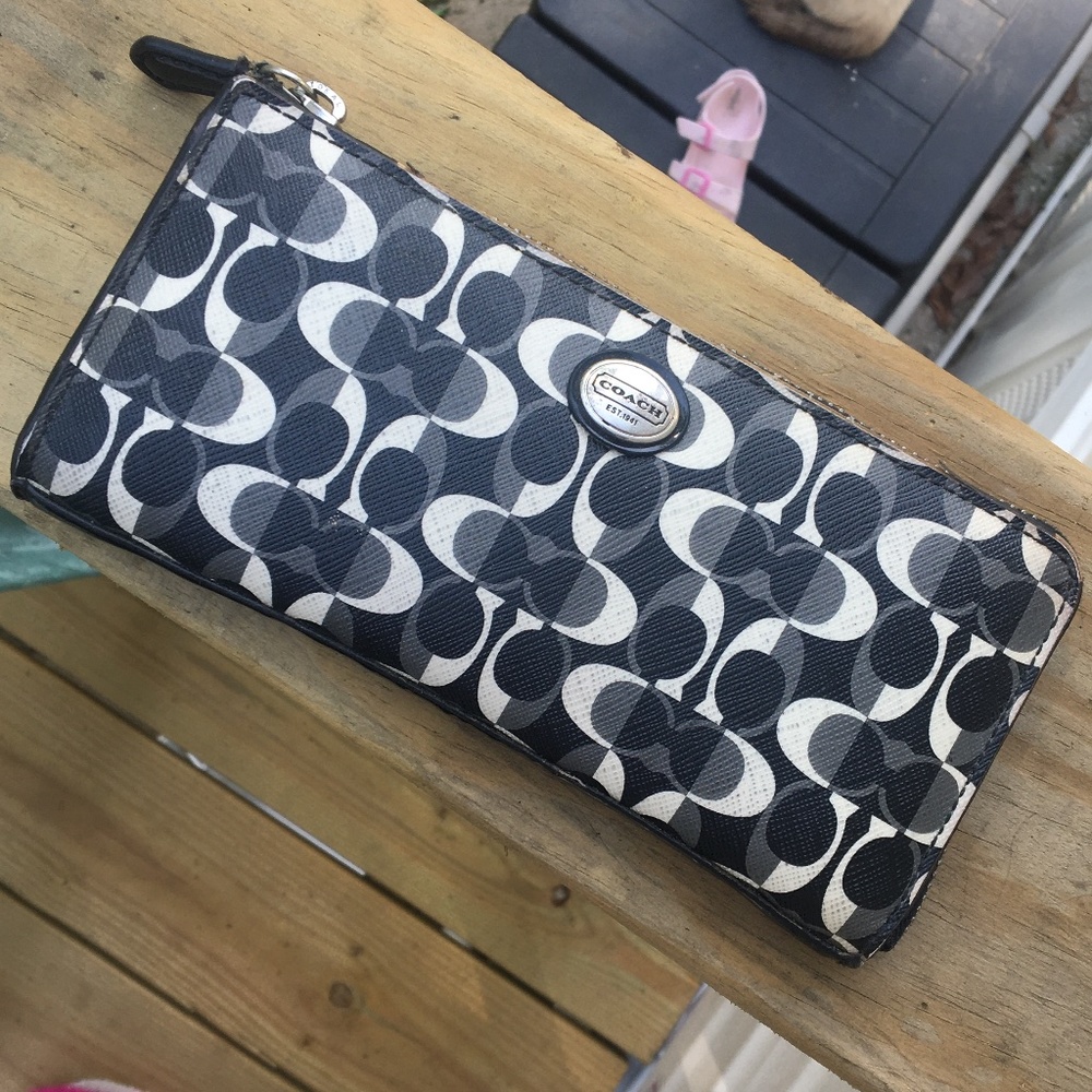 ‼️SOLD‼️ Coach Logo Wallet